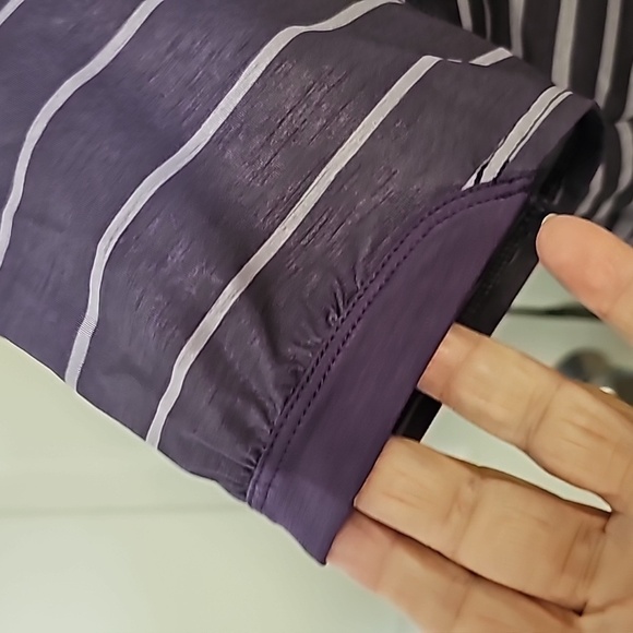 Women's Nike golf shirt NWT. Standard fit large. Purple‎ lavender print. - Picture 4 of 11